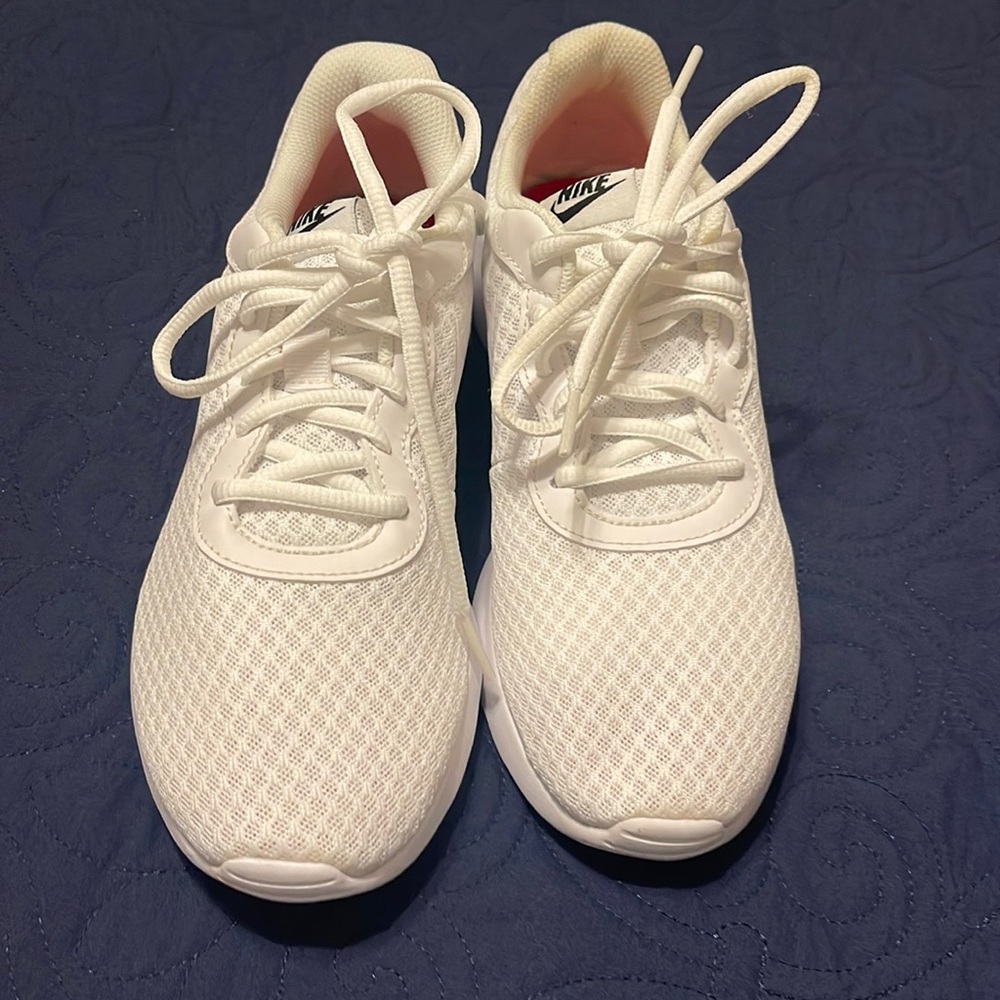 Nike tanjun all white never worn no tags or box